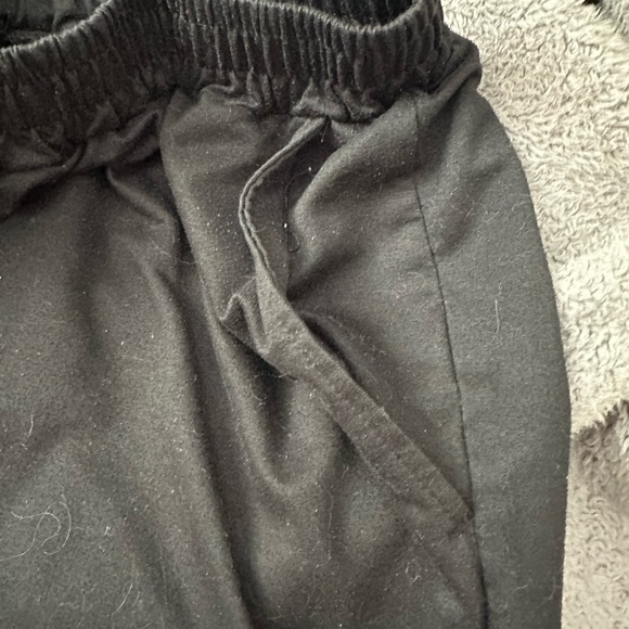 Basic black shorts - Picture 2 of 2